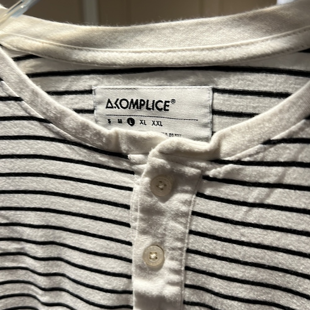 Akomplice - VSOP long sleeve Henley partial button up t-shirt - Size Large - Picture 3 of 6
